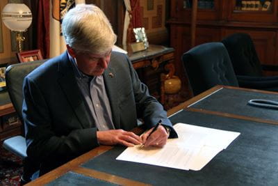 Gov. Rick Snyder signs bill authorizing funding for Flint to move back to Detroit water system