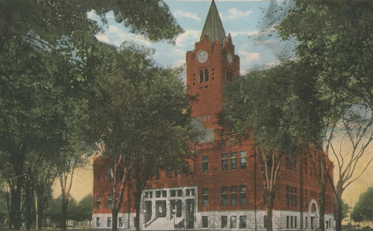 Postcard illustrating the Muskegon County courthouse.
