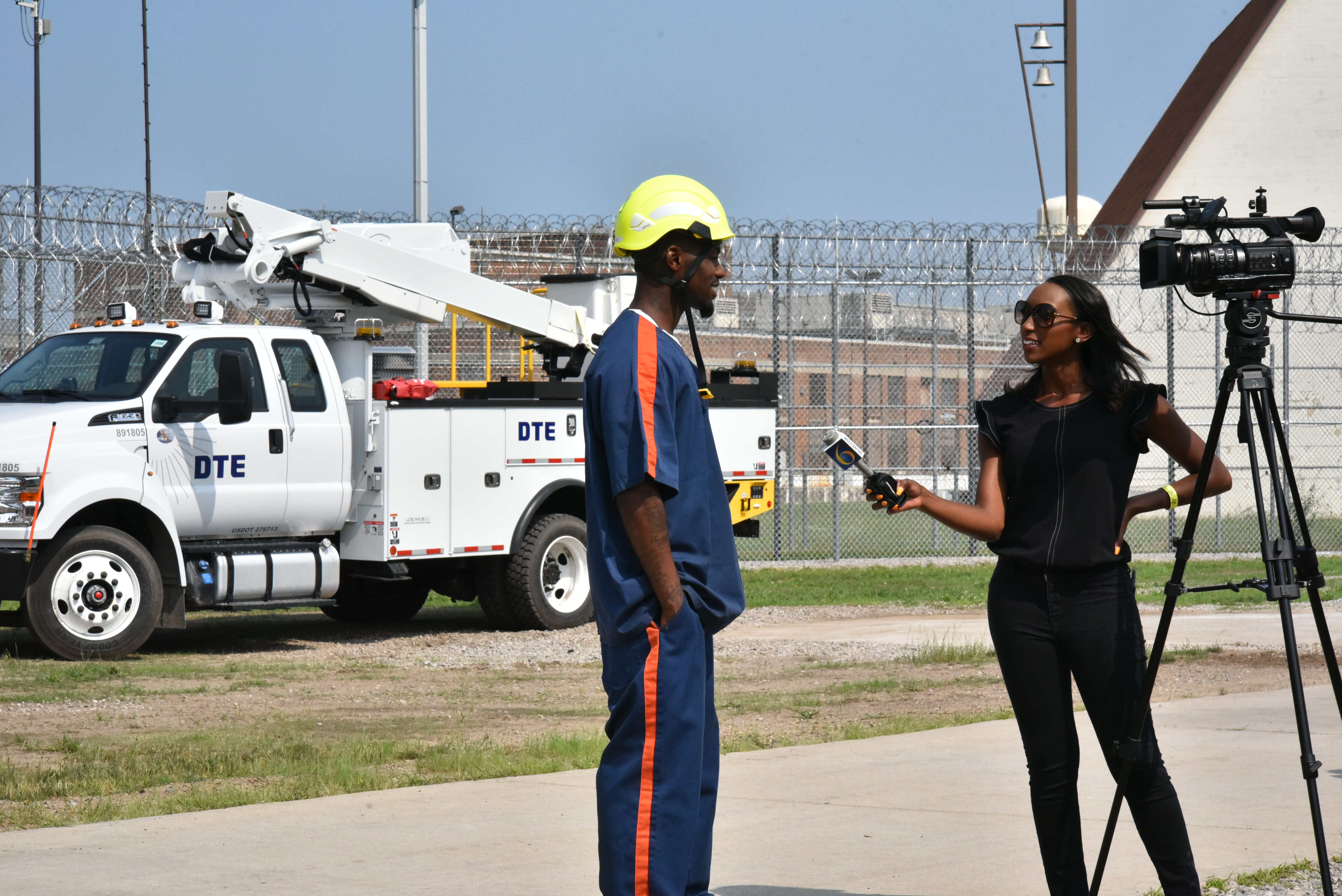 Photo of a prisoner speaking to a reporter.