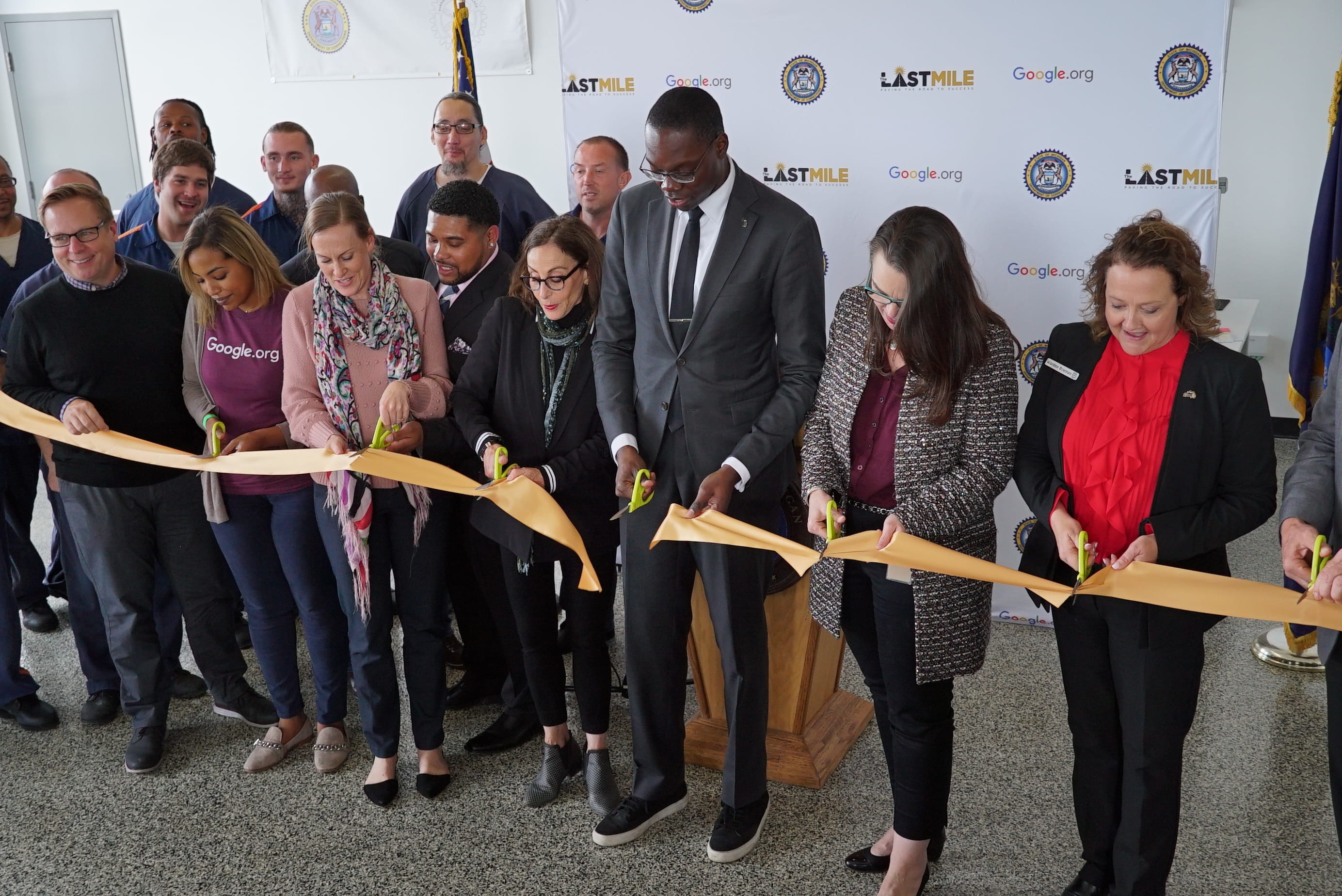 Photo of Lt. Governor Gilchrist cutting a ribbon.