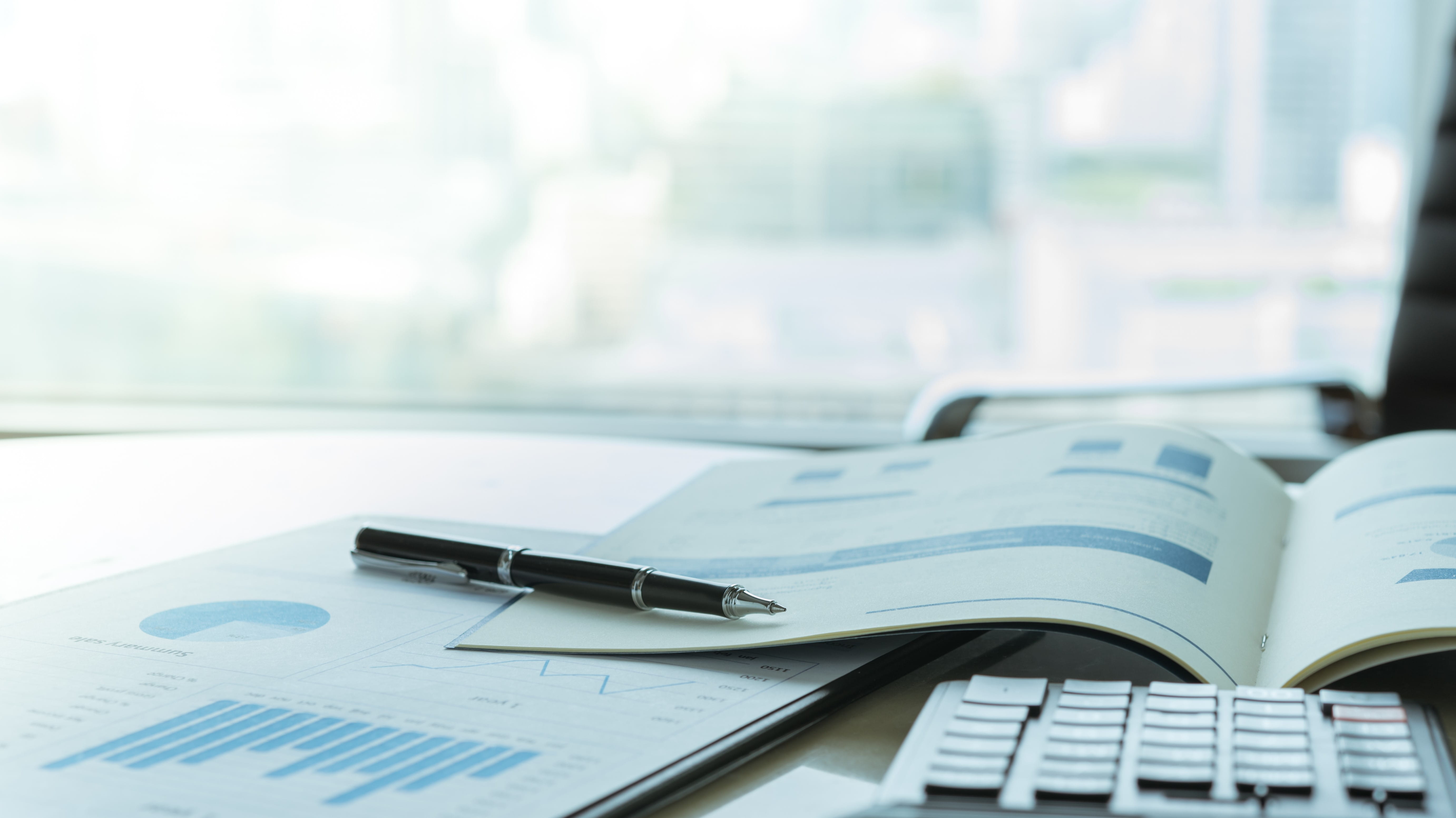 Table with Reports and Calculator