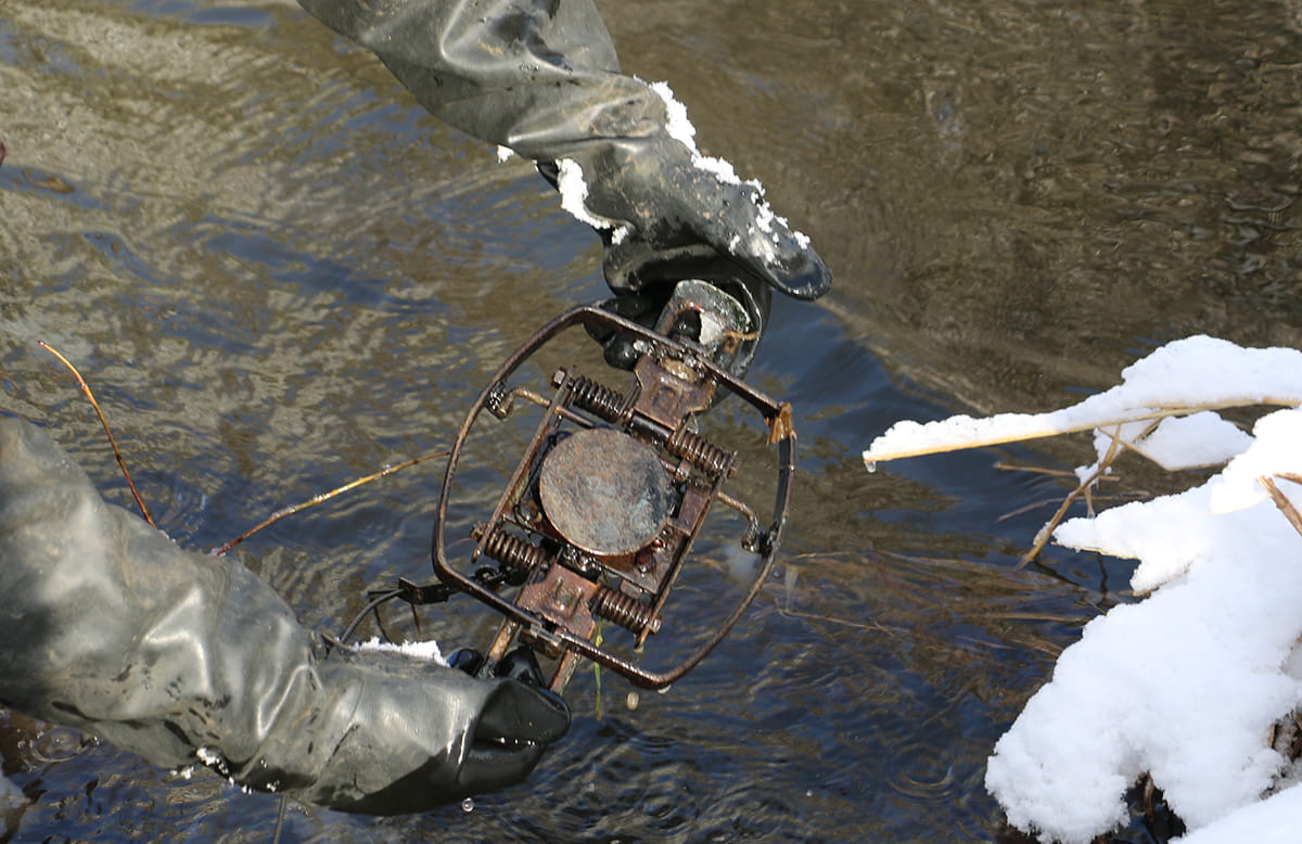 Hunting trap by water