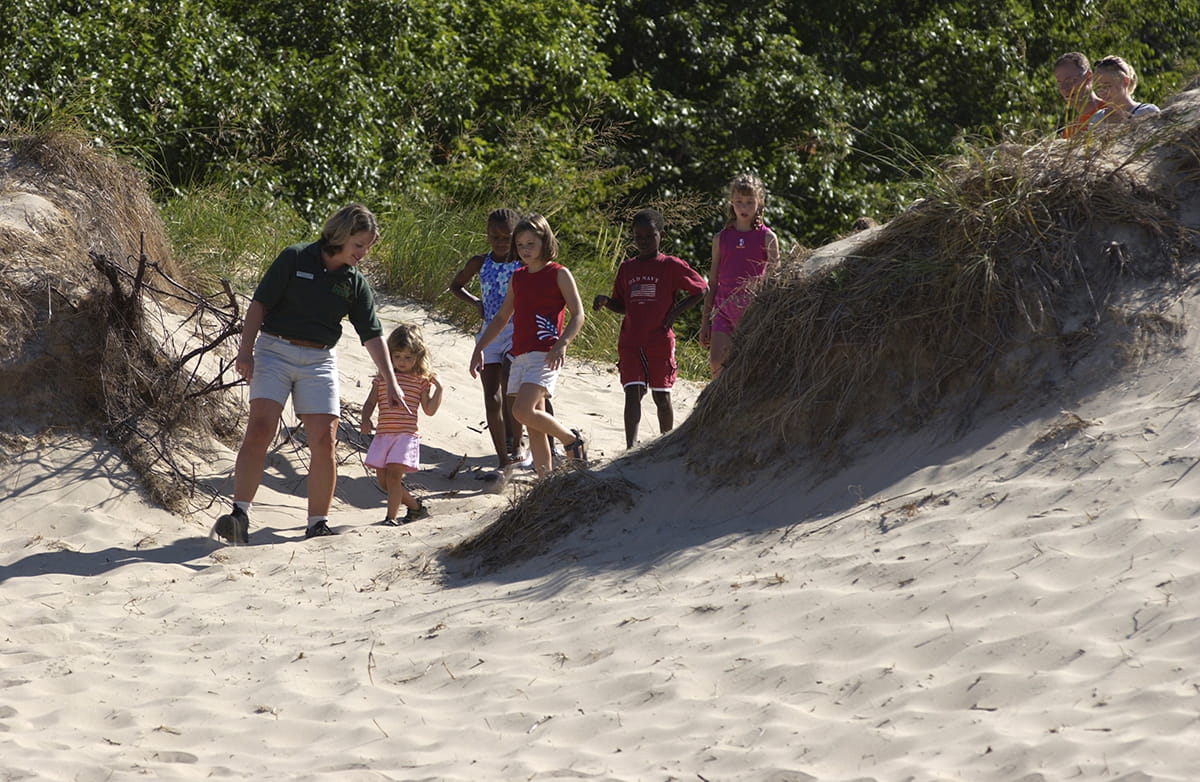 Park interpreter takes students through the dunes