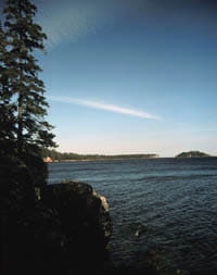 The Lake Superior coastline with a view of the rocky cliffs.