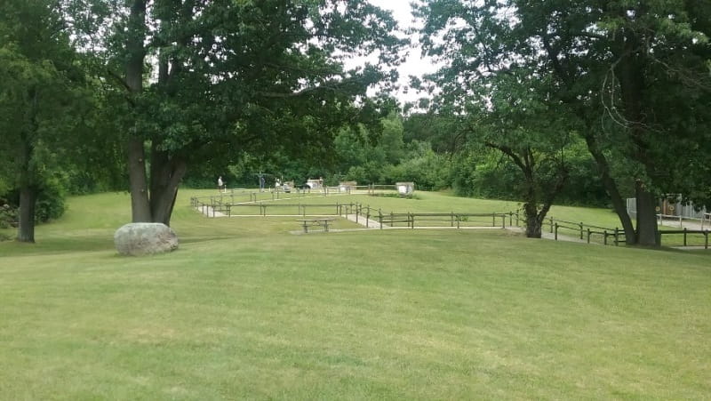 Archery and crossbow shooters use archery range at Pontiac Lake