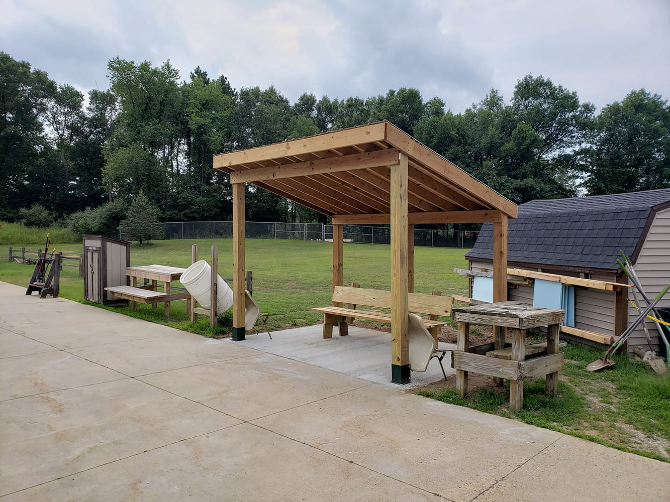 Rose Lake shooting range shelter with bench
