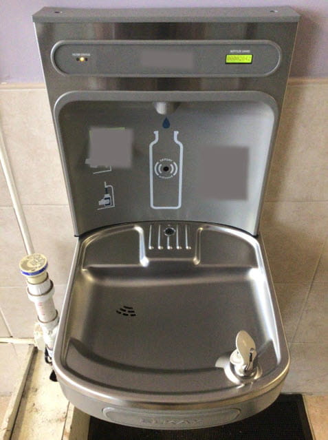 water bottle fill unit with yellow filtration status