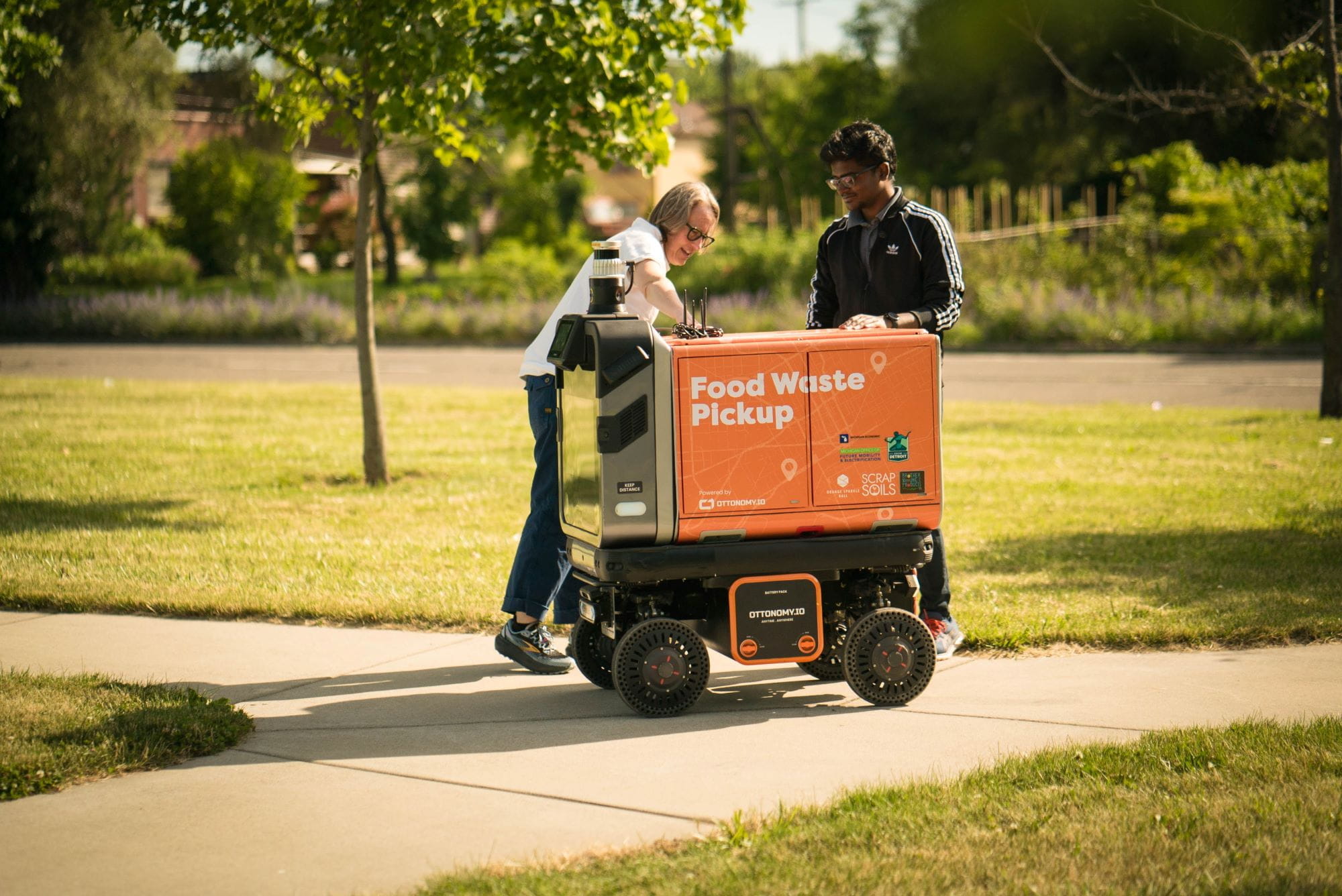 Ottonomy robot utilized in food waste collection pilot. Image Source: Orange Sparkle Ball.
