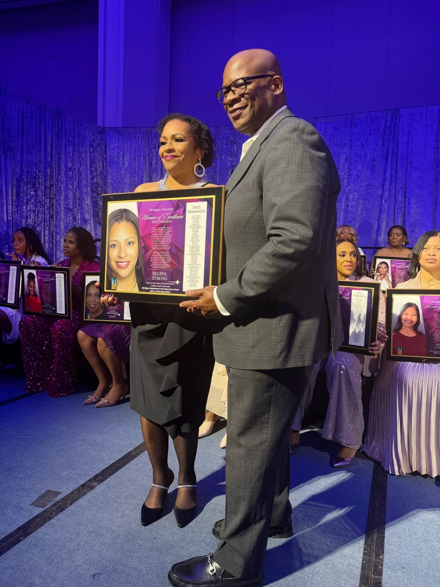 Regina Strong, the head of EGLE’s Office of the Environmental Justice Public Advocate, receives Women of Excellence award.