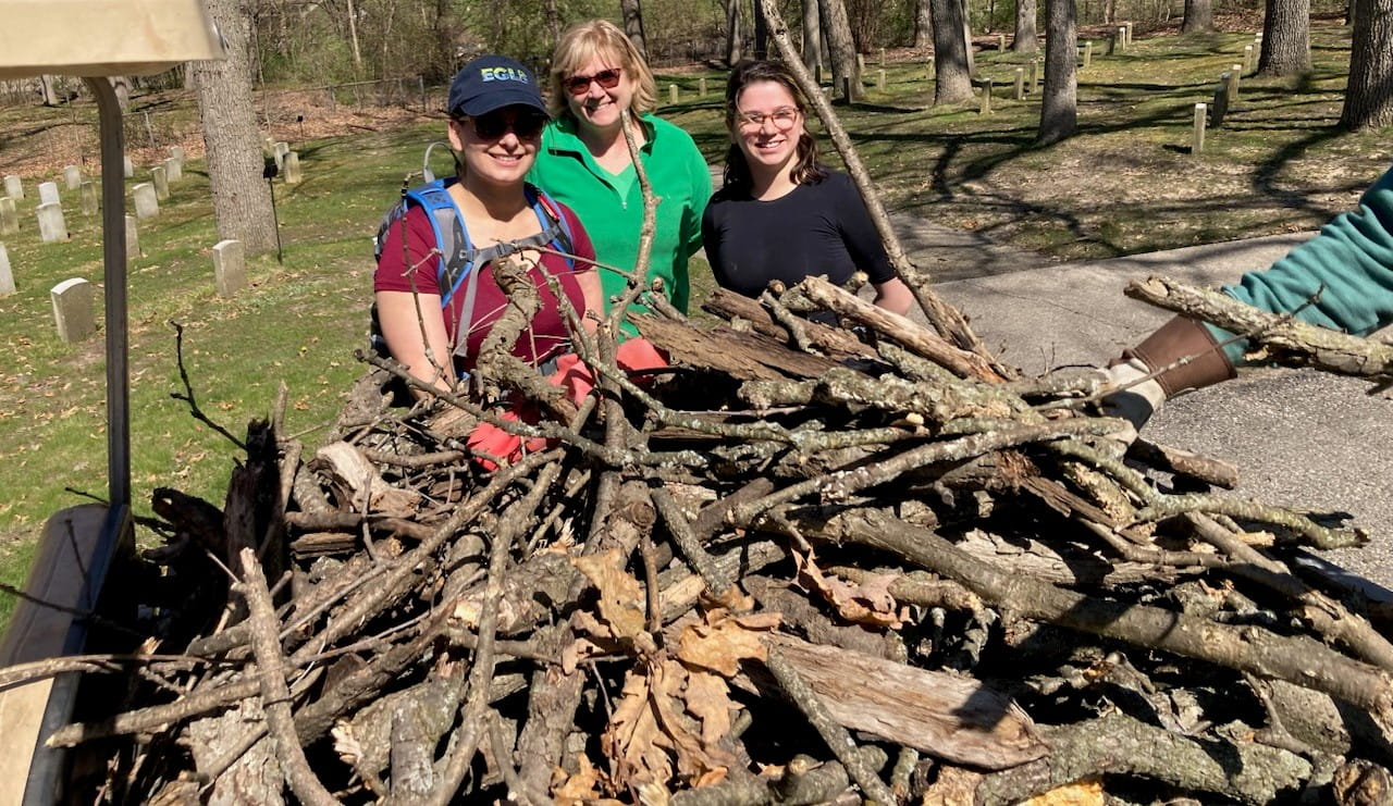 Brittney Beavers Marjorie Easton Amber Lee (with Jonathon Vruggink's hand). Courtesy of Jim Day. 