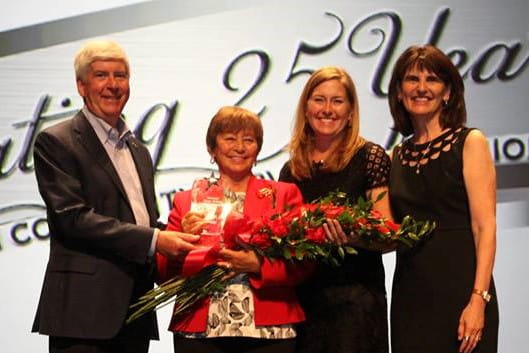 Evelyn Brown with award Evelyn Brown with award