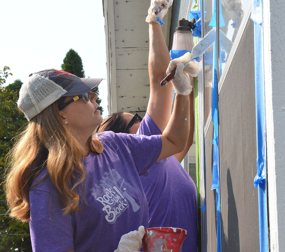 Volunteers painting Volunteers painting