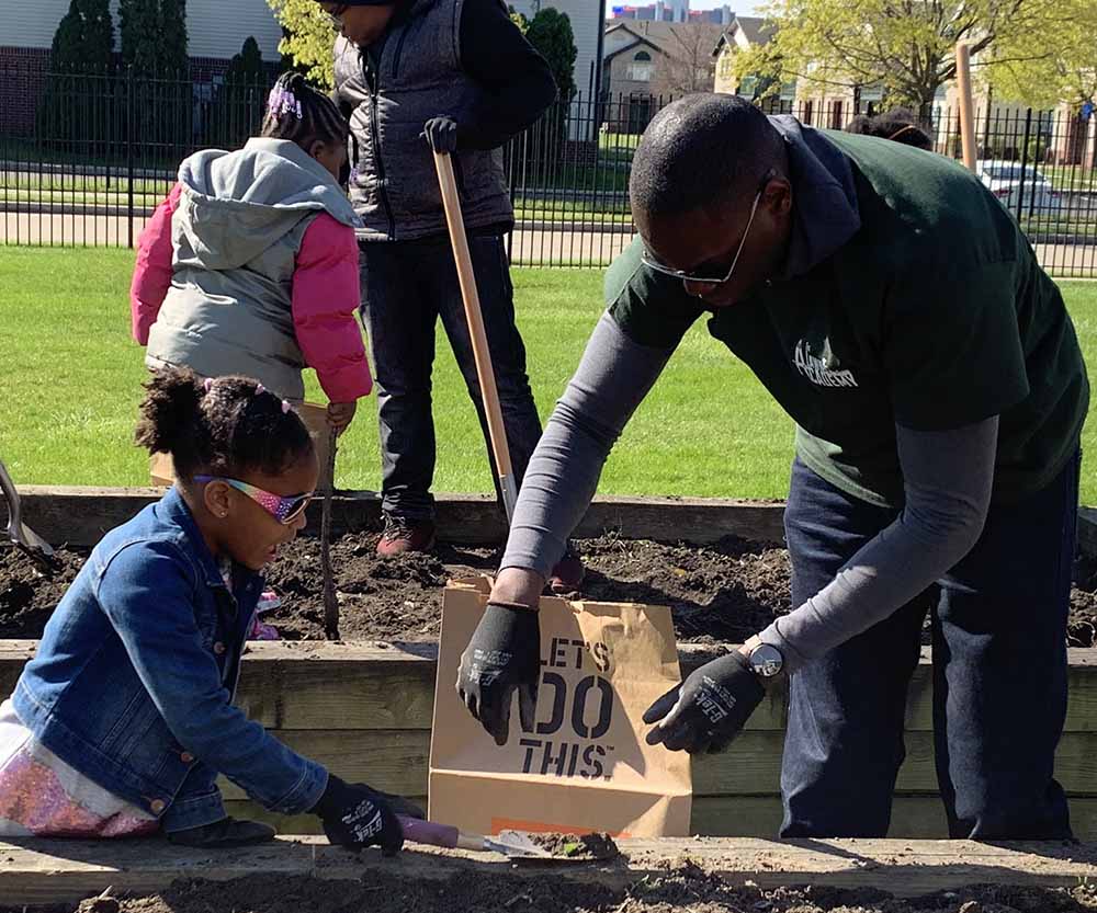 Lt. Gov Garlin Gilchrist serving with children Lt. Gov Garlin Gilchrist serving with children