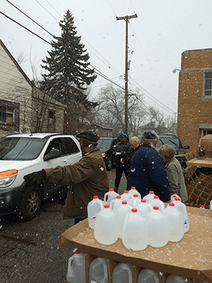 Salem Lutheran Church volunteers in action distributing water to Flint residents Salem Lutheran Church volunteers in action distributing water to Flint residents