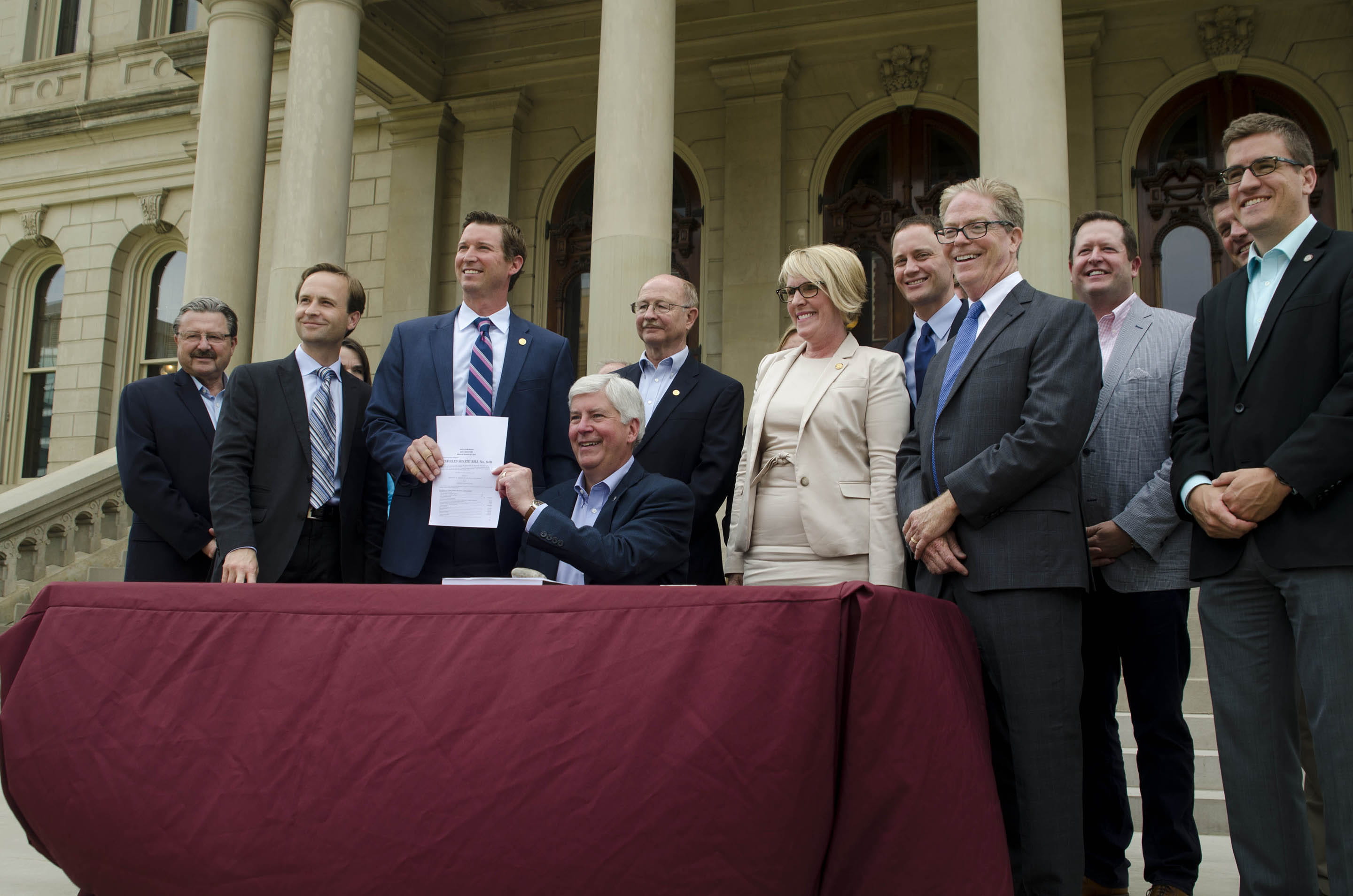 Gov. Snyder signing the FY2019 budget Gov. Snyder signing the FY2019 budget