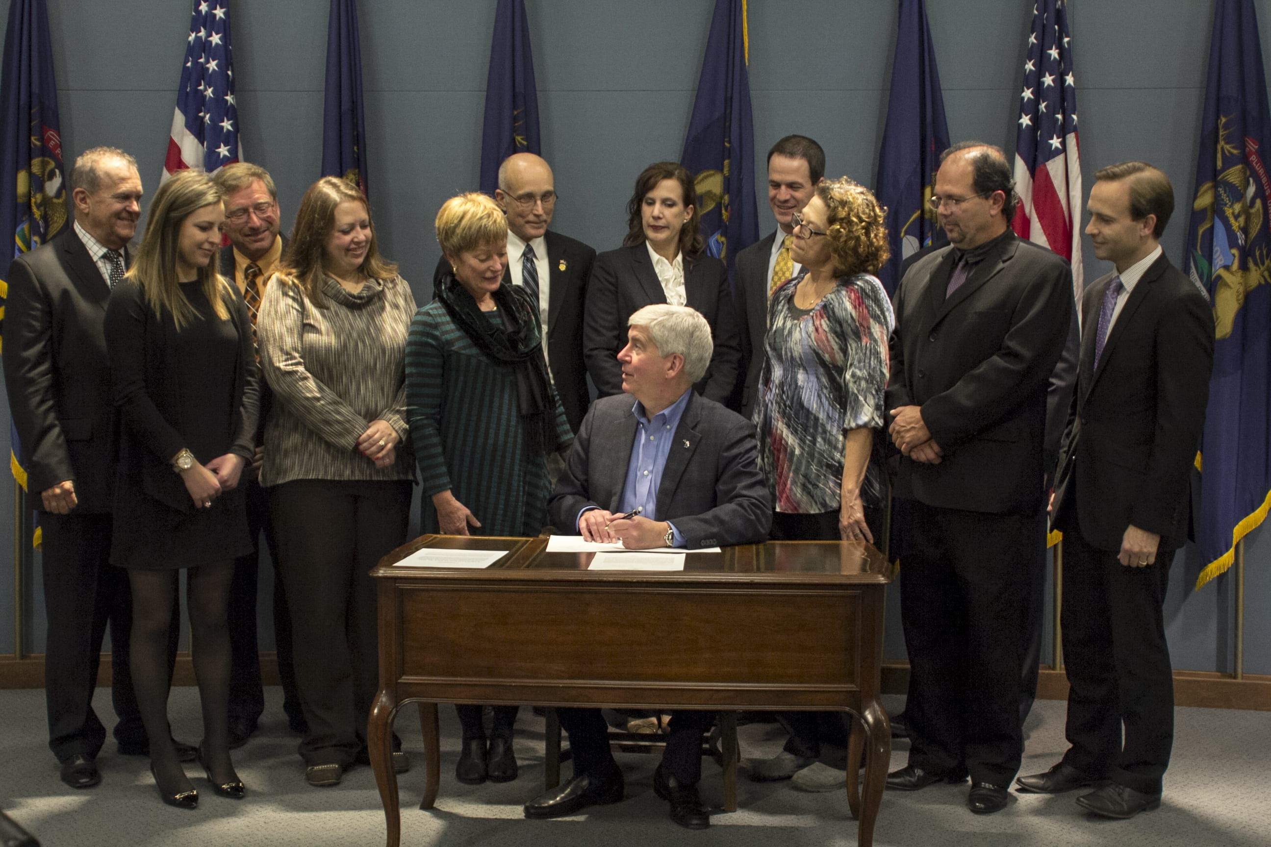 Gov. Rick Snyder signs bill establishing limits on fundraising license plates Gov. Rick Snyder signs bill establishing limits on fundraising license plates