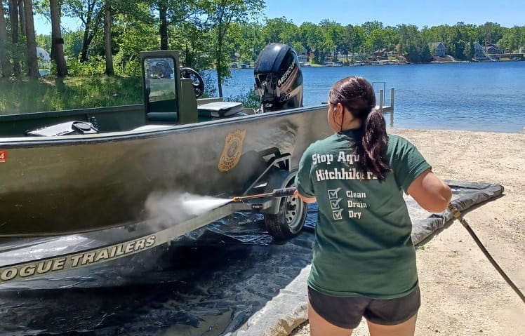 Cell boat wash crew jobs and AIS Touchdown Blitz grants out there