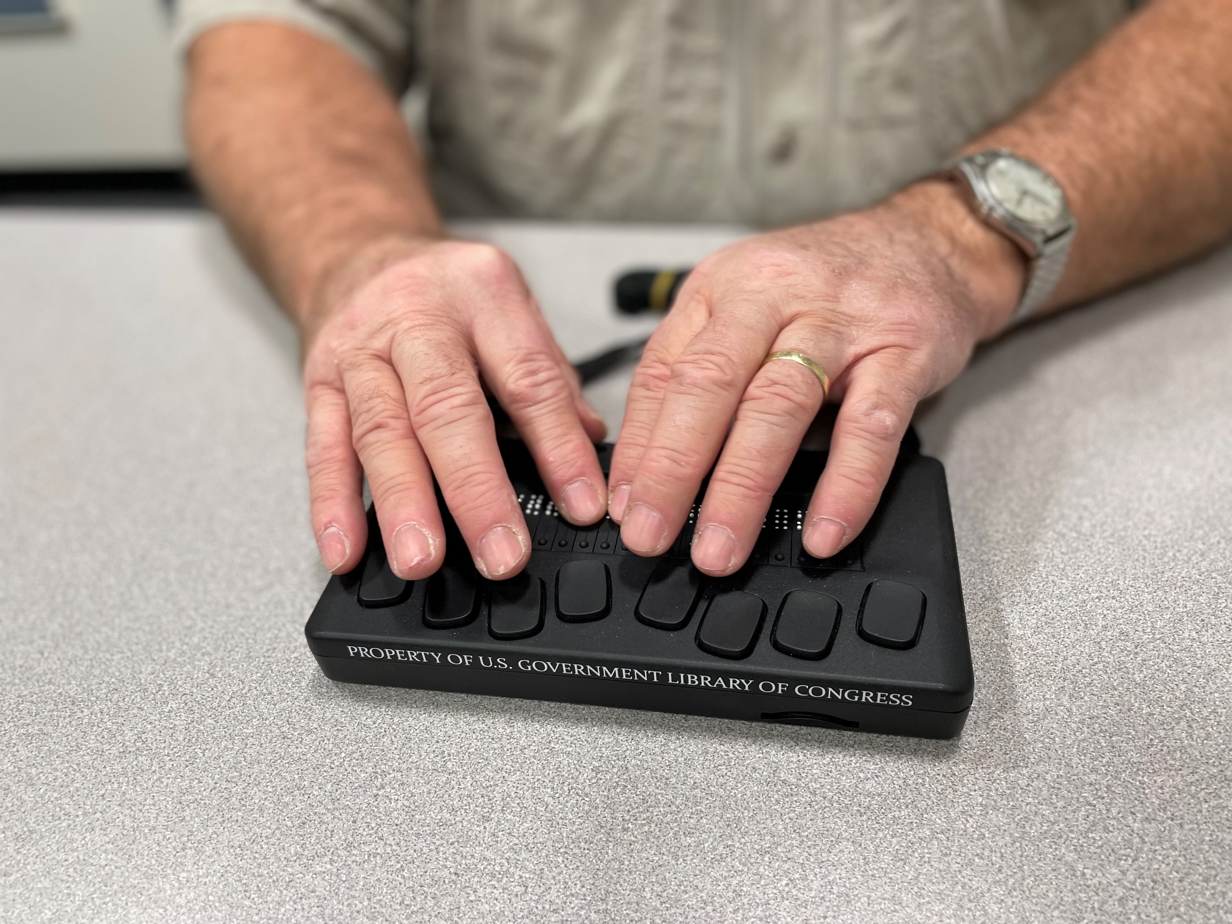 Hands on a NLS braille eReader