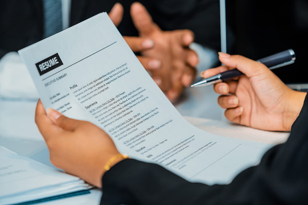 manager reading resume