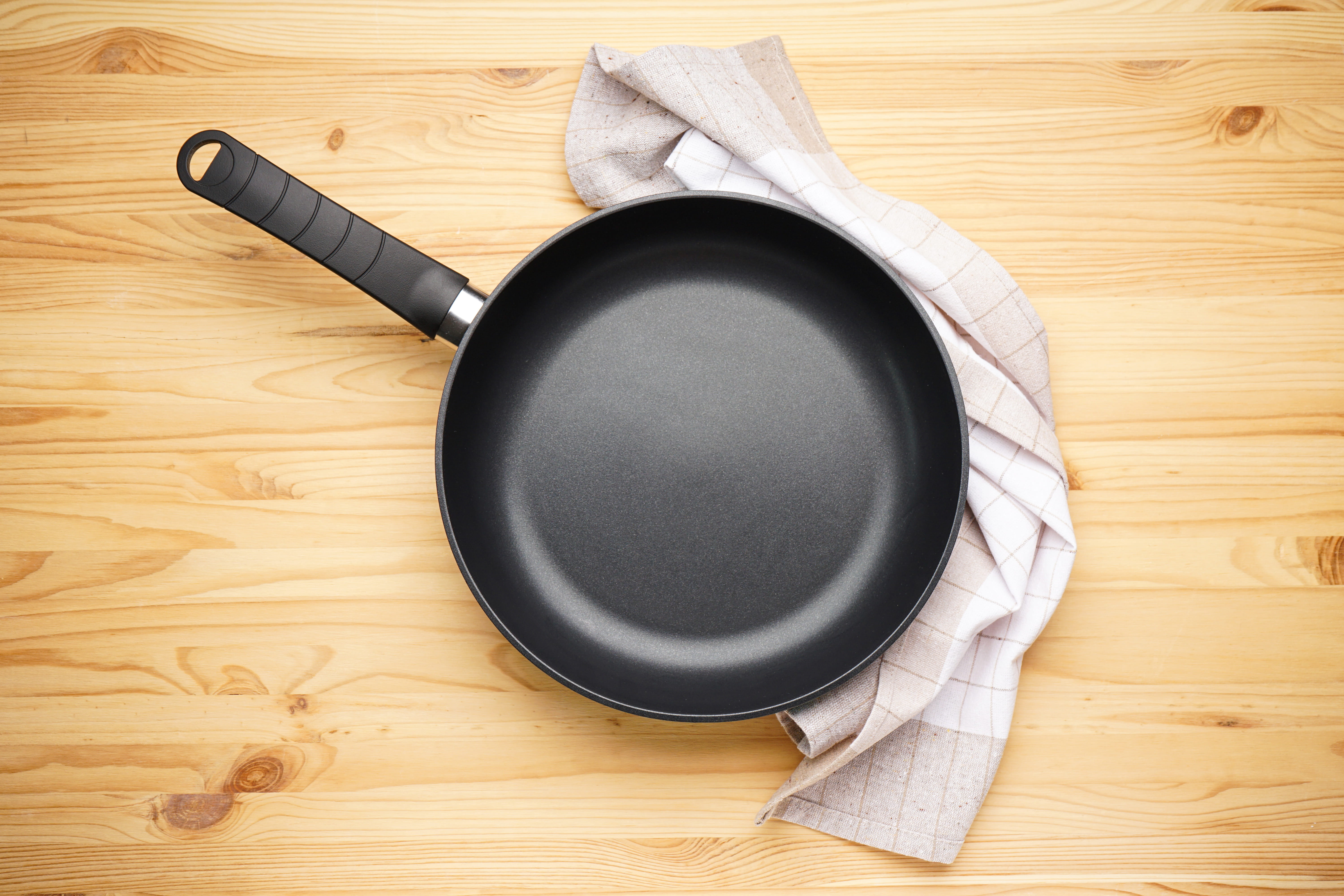 Nonstick frying pan