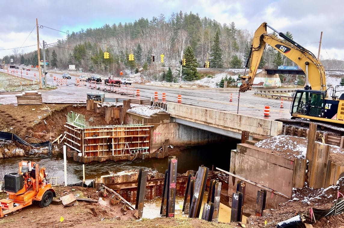 The Michigan Department of Transportation (MDOT) began work this fall on the two-year, $6.4 million project to install a roundabout at the US-41/M-28 intersection with Lakeshore Drive in Ishpeming, an intersection with a history of serious crashes. Roundabouts are cited by the Federal Highway Administration as proven safety countermeasures. (MDOT photo)