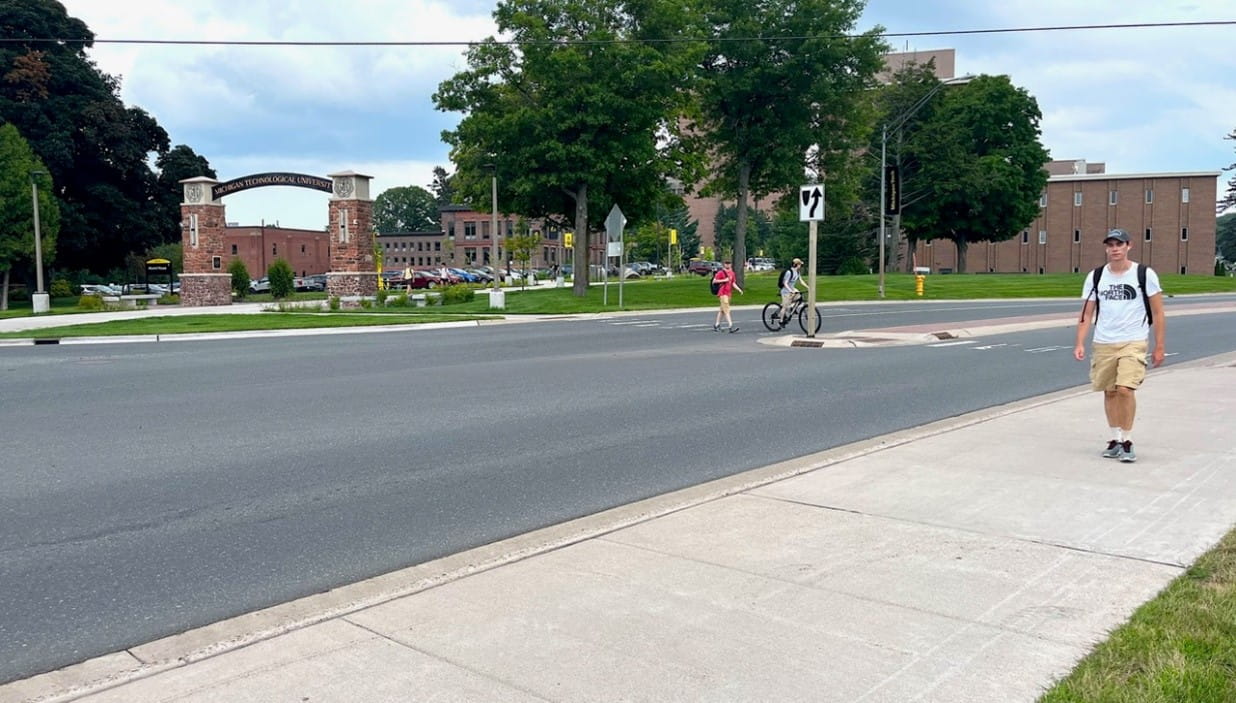 The four-lane boulevard section of Townsend Avenue in front of Michigan Technological University’s campus was converted to two lanes with designated turn lanes at major intersections. These changes have improved traffic flow and increased pedestrian safety. (MDOT photo)