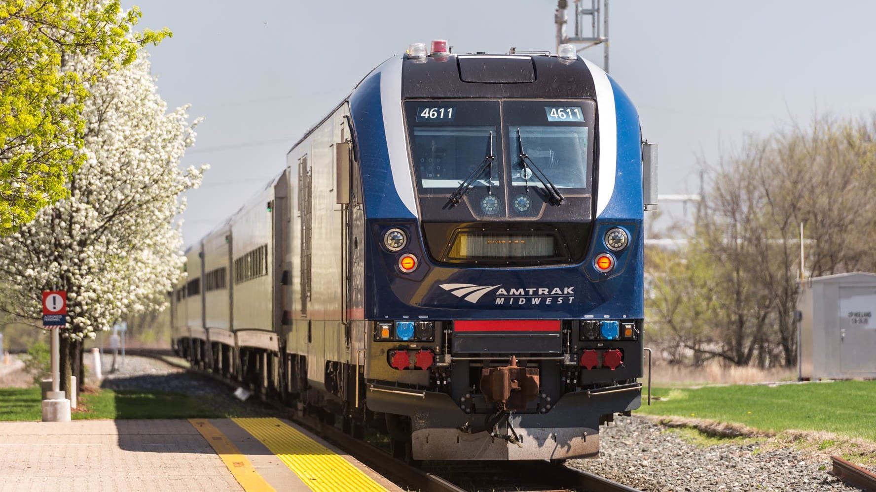 The Pere Marquette Amtrak line pulls into a station with riders waiting on the approach.