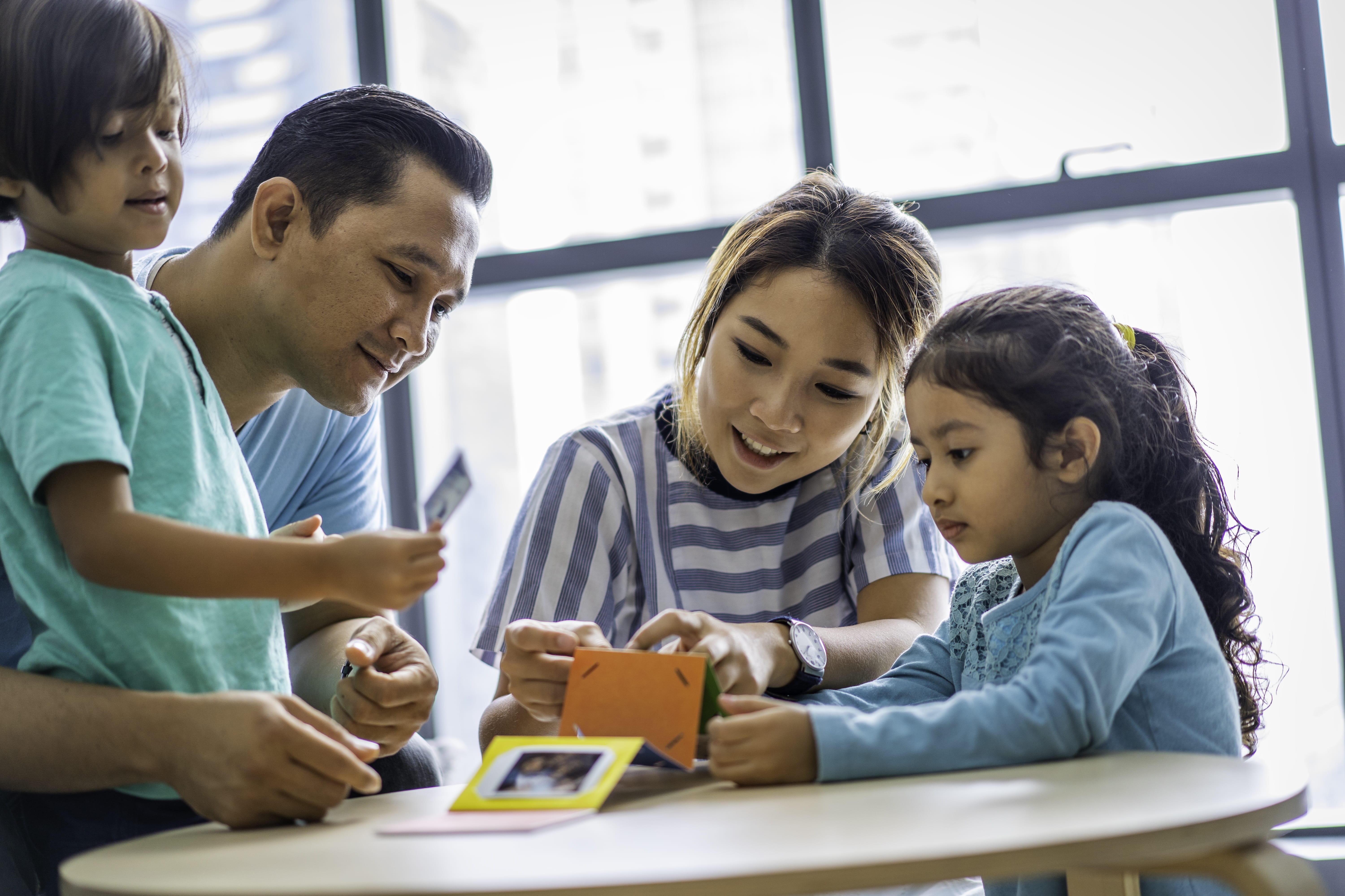 parents doing craft with kids 