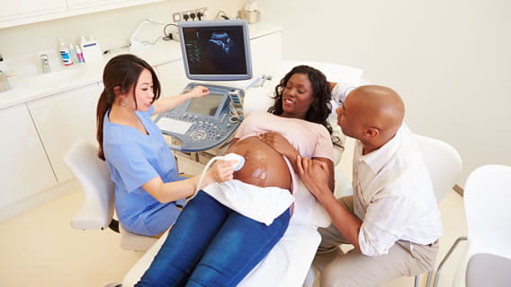 dad with expectant mom getting ultrasound