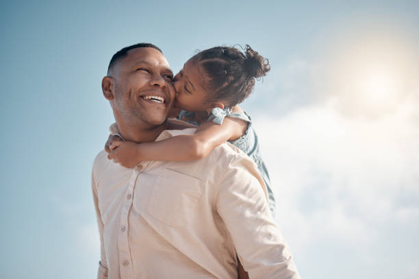dad with daughter on shoulders 