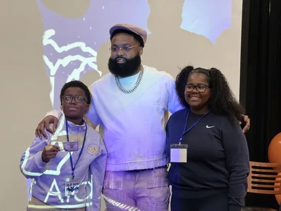 Sada Baby recognized two students from the audience with the highest GPA, celebrating academic excellence and encouraging students to keep striving for success