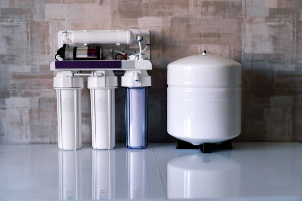 A reverse osmosis (RO) water filtration system