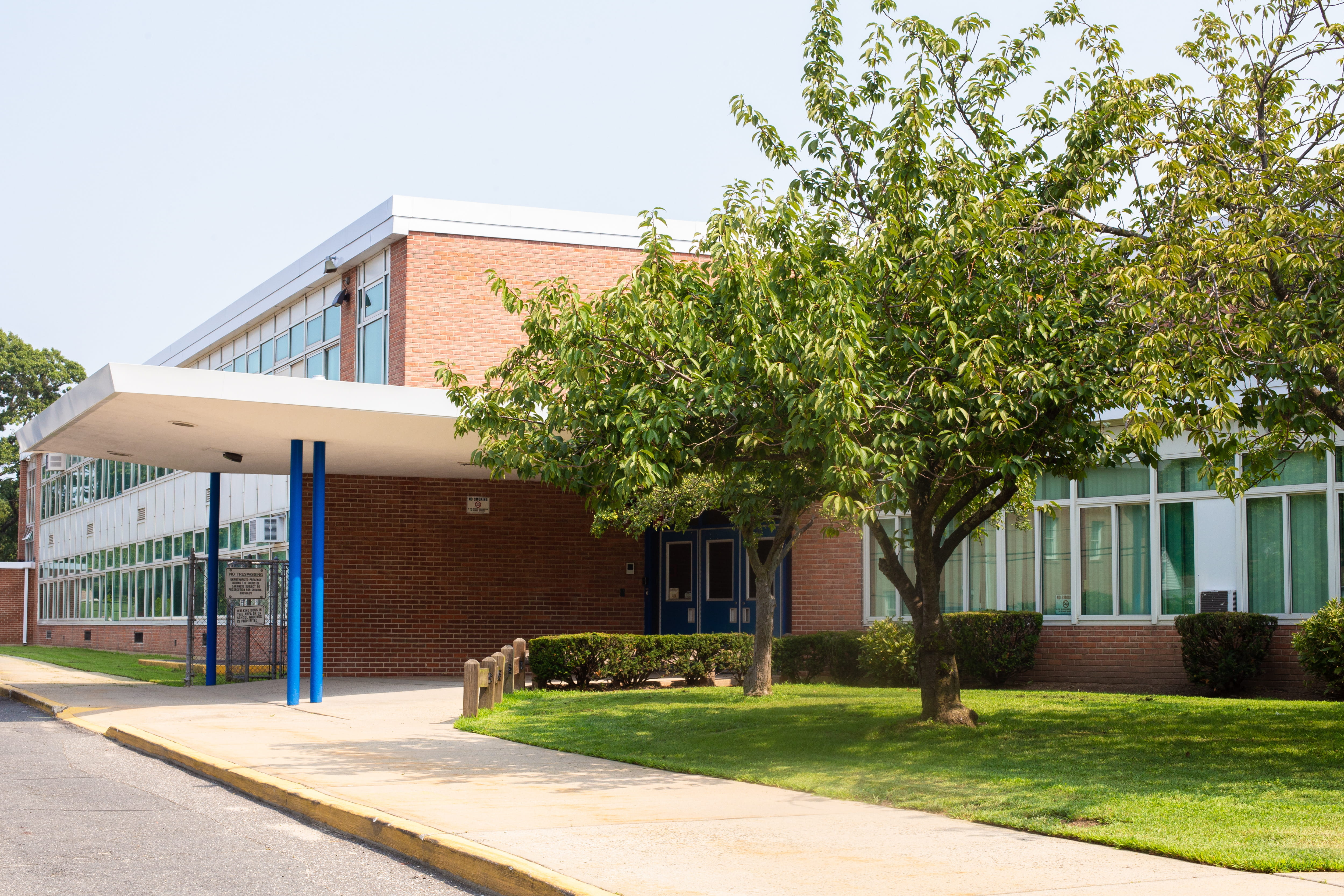 View of typical American k-12 school building exterior.