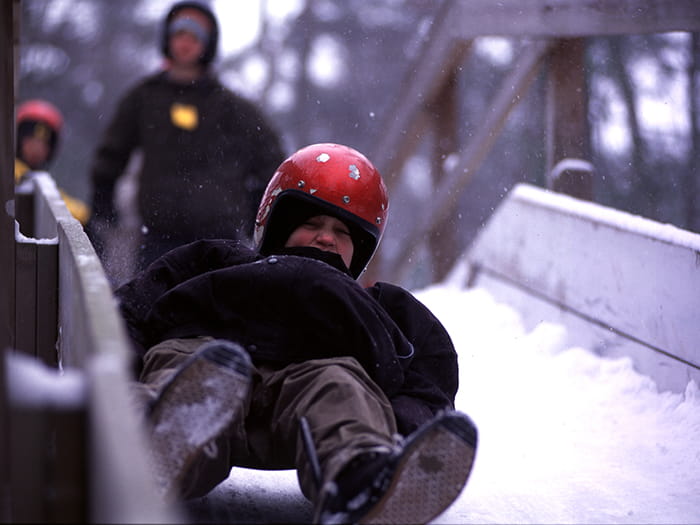 luge going down Olympic track