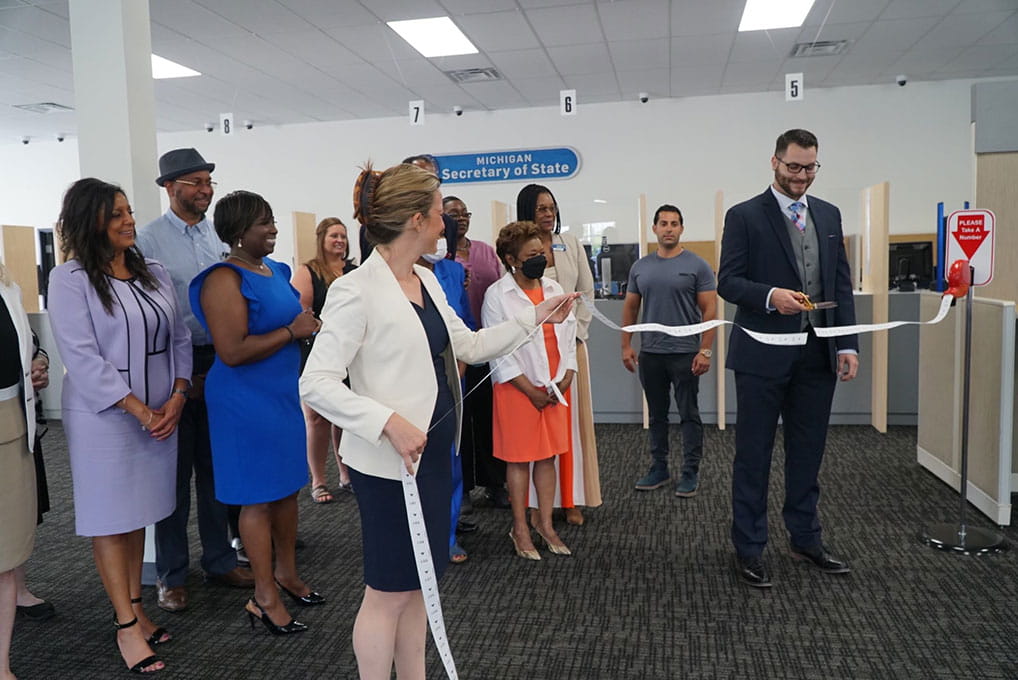 Jeron cuts ribbon at grand opening