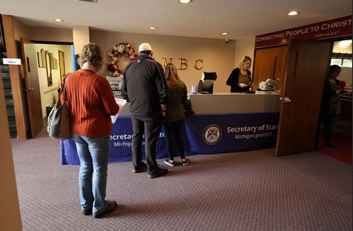 Mobile Office Staff assisting at R2R clinic