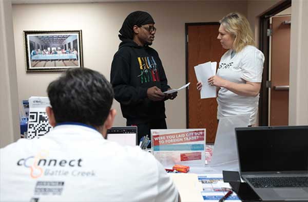 Staff assist participants at R2R clinic