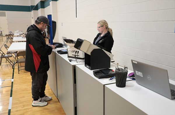MDOS staff assists a participant