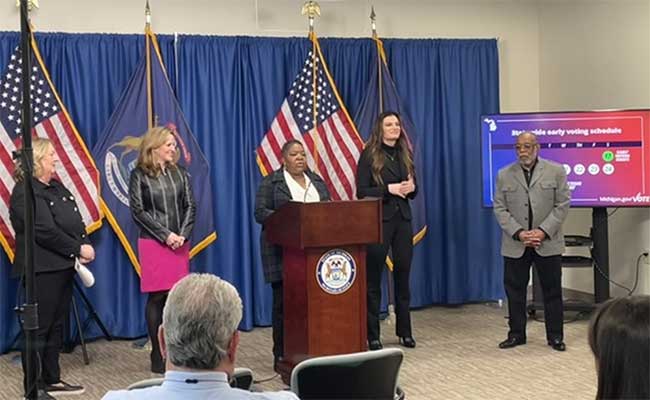 Mary Clark and Sec. Benson and Laurie Moore and Bethany James and Dennis Moore