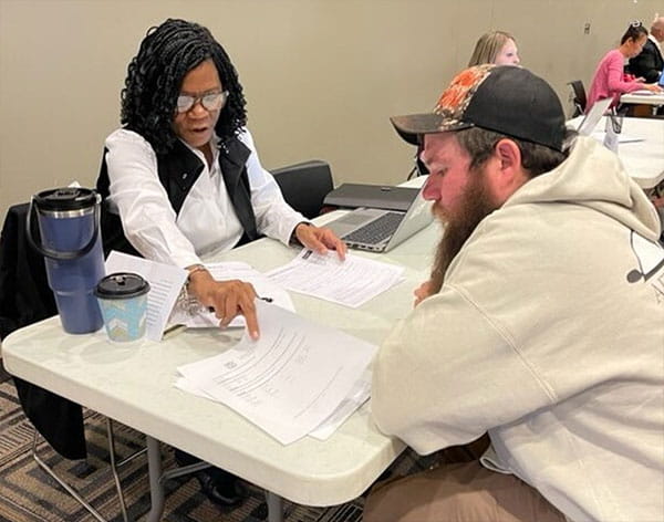 Member of MDOS Triage Team assists R2R attendee