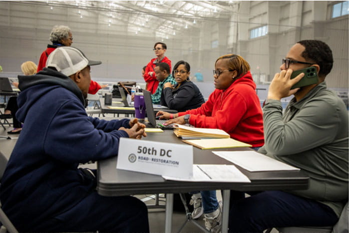 Pontiac R2R Clinic Attendees chat with 50th District Court Reps