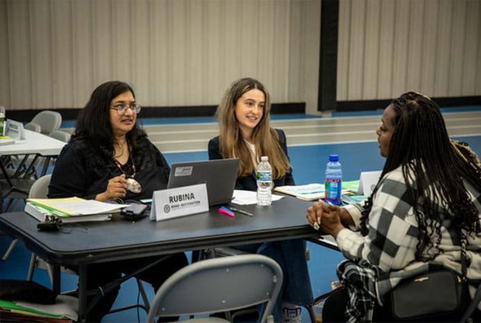 R2R Pontiac Rubina Mustafa with the Detroit Justice Center speaks to a clinic attendee