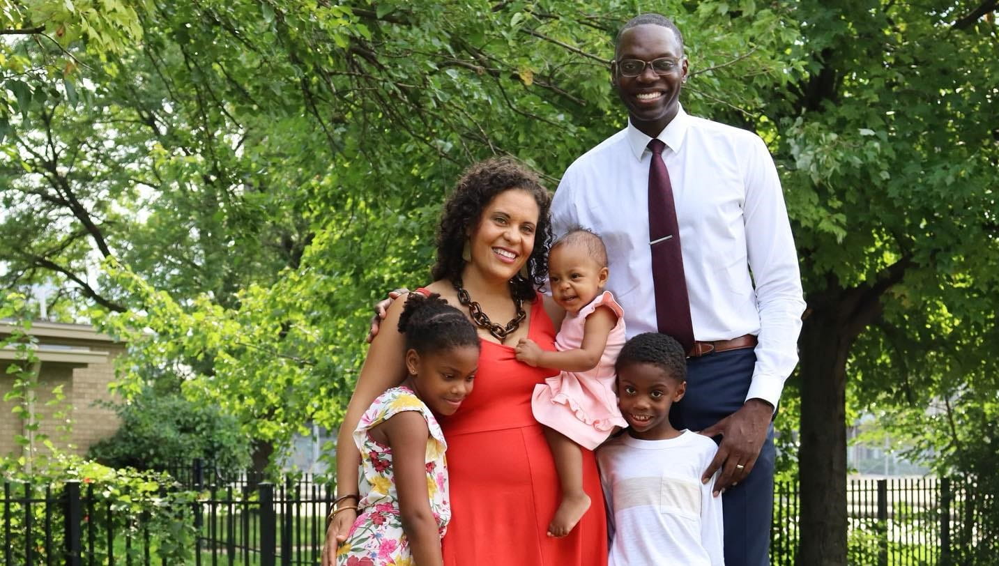 Photo of the Lt Governor with his family.